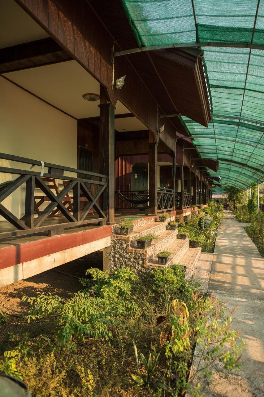 Chanhthida Guesthouse And The River Front Restaurant Ban Khon エクステリア 写真